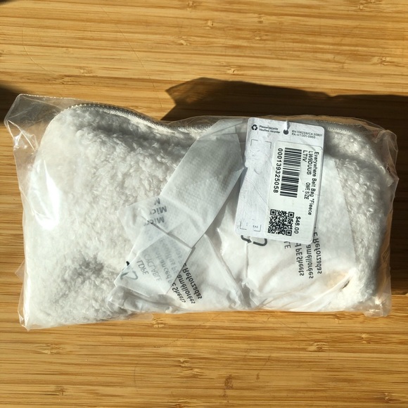 NWT LULULEMON Everywhere Fleece Belt Bag - Picture 7 of 7